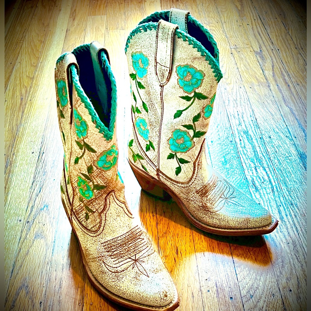 White with embroidered turquoise flowers Western Boot